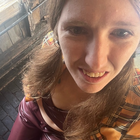 Meet your Posher, Amanda - Picture 7 of 9